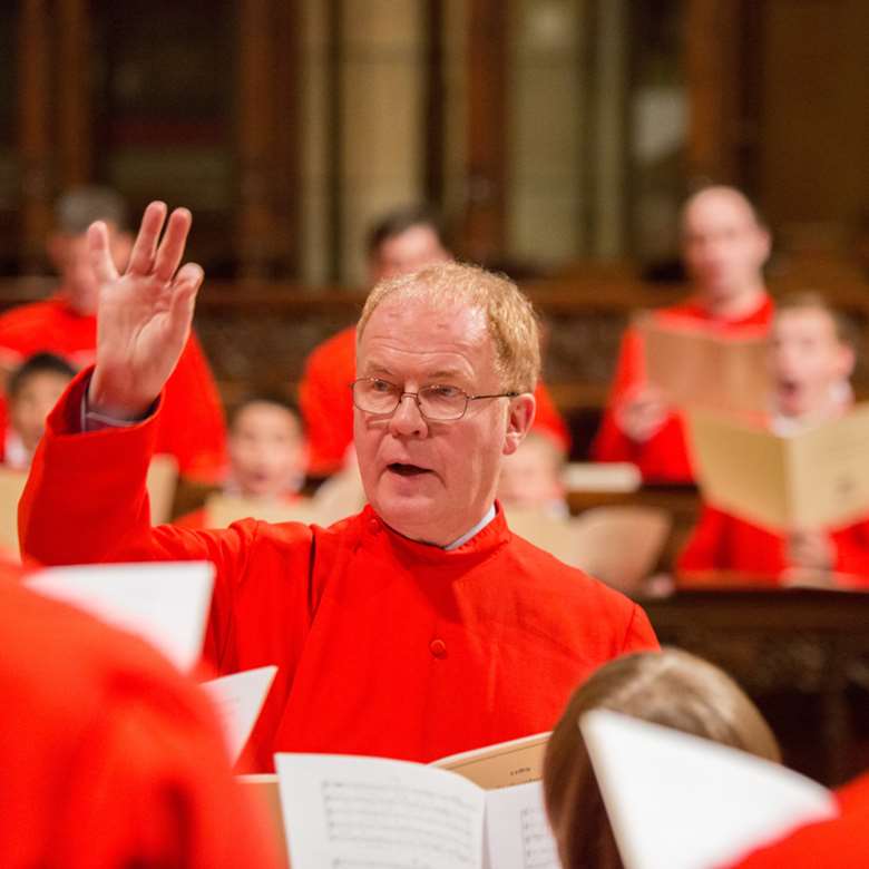 John Scott conducting the choir of Saint Thomas Fifth Avenue