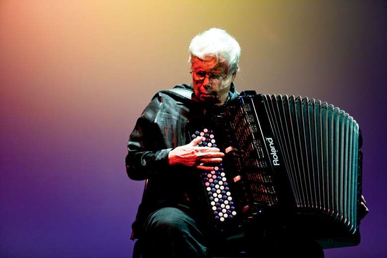 Pauline Oliveros by Vinciane Verguethen