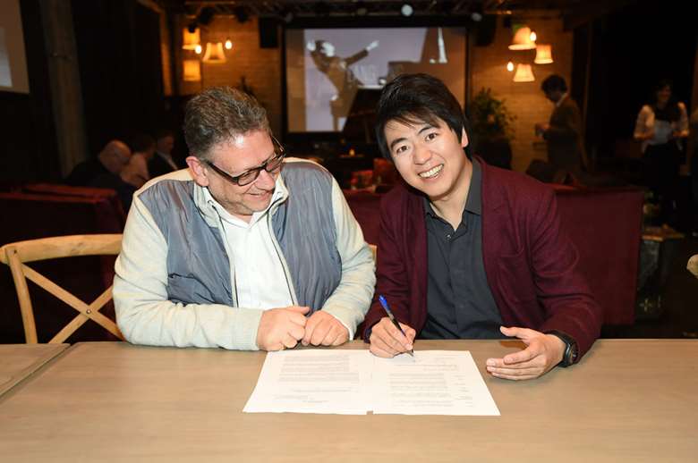 Lang Lang with Sir Lucian Grainge (photo: Jordan Strauss)