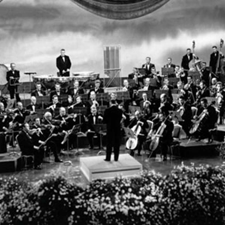 Alfred Newman conducts the Twentieth Century Fox Orchestra in the Prologue of the film How to Marry a Millionaire (1953). Photo: Photofest