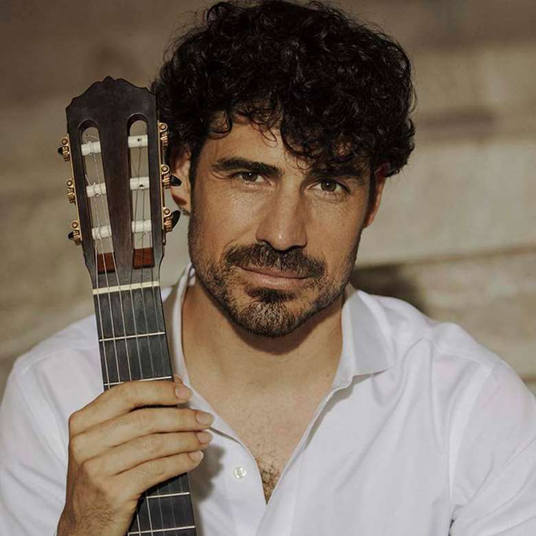 Sony Classical signs guitarist Pablo Sáinz-Villegas (photo: Ruben Martin)
