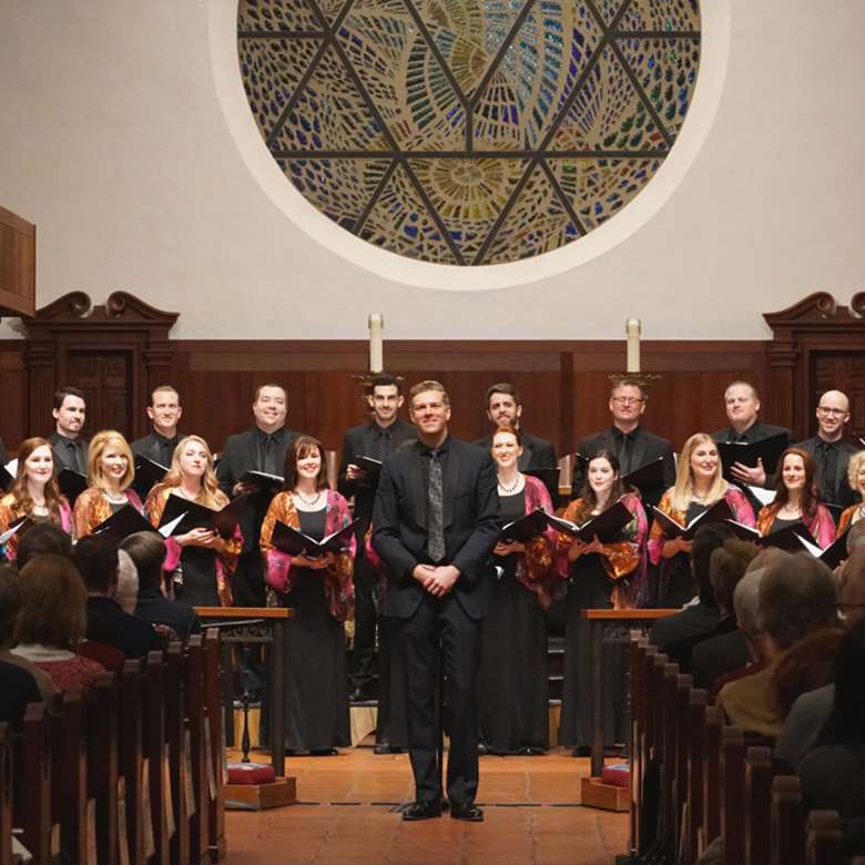 Christopher Gabbitas with members of the Phoenix Chorale (photo: Jen Rogers)