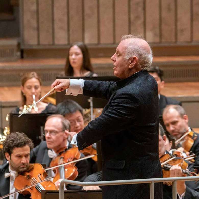 Daniel Barenboim conducting the Berliner Philharmoniker [Photo: Monika Rittershaus]