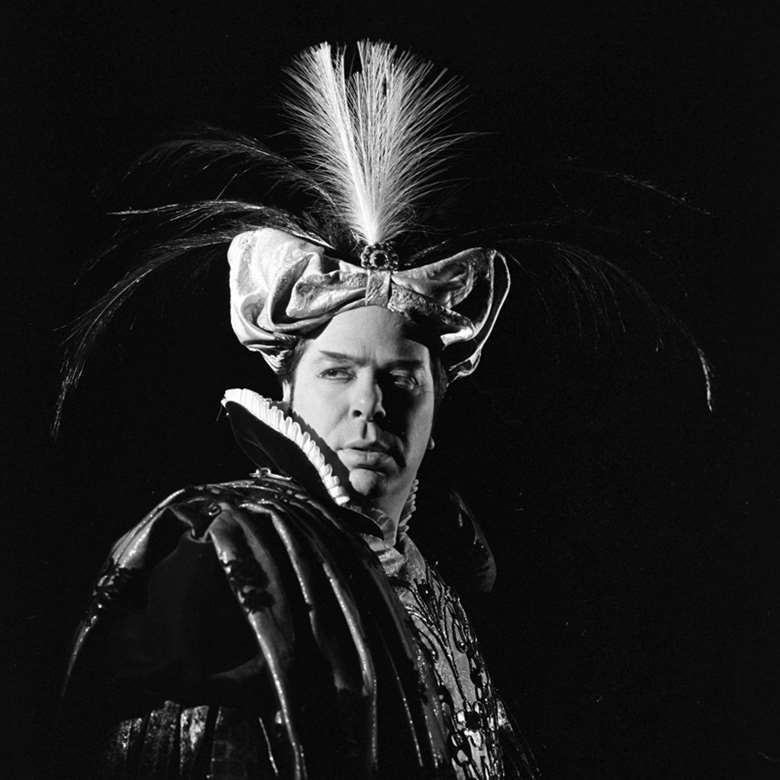 Rolando Panerai, the Italian baritone, in Xerxes (photo:  Erio Piccagliani)