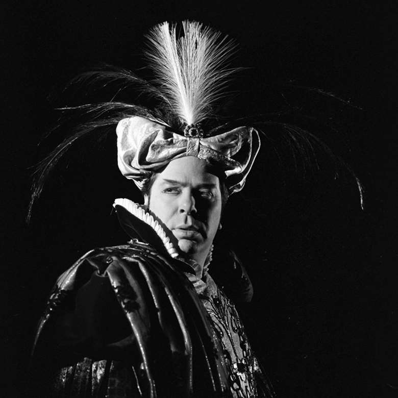 Rolando Panerai, the Italian baritone, in Xerxes (photo: Erio Piccagliani)