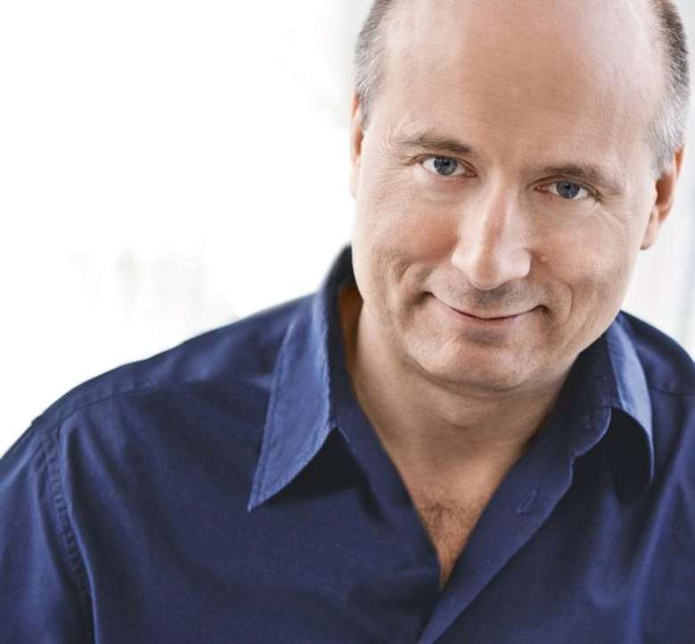 Paavo Järvi (photo: Jean-Christophe Uhl)