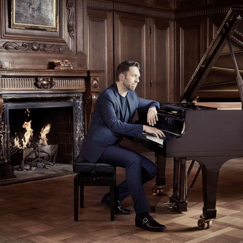 Leif Ove Andsnes joins the online Bergen International Festival (photo: Gregor Hohenberg / Bergen International Festival)