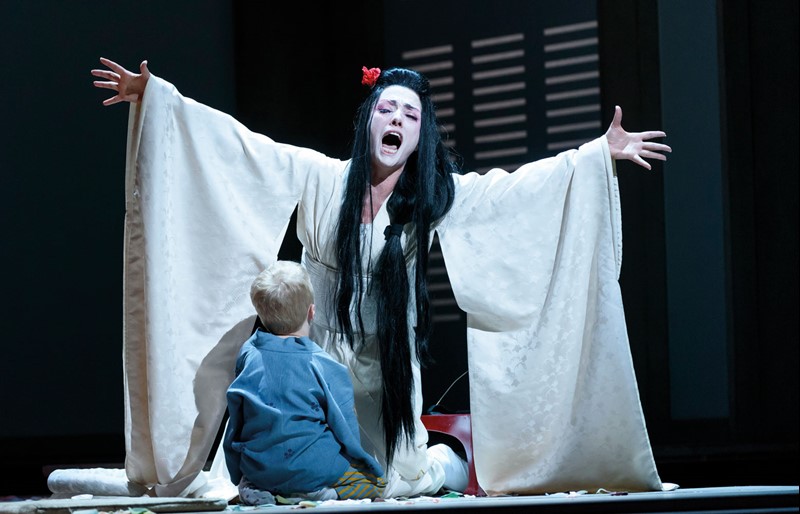 ermonela-jaho-in-madama-butterfly-roh-2017-photograph-by-bill-cooper-1.jpg?width=800&height=514.4694533762057