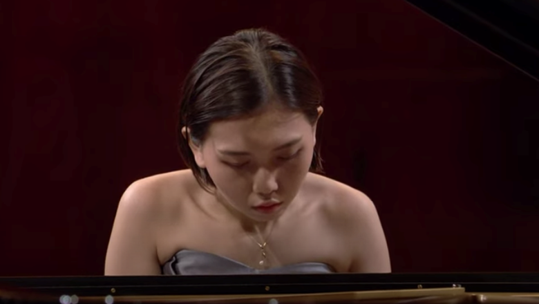 Aimi Kobayashi: a pianist of inner core and detailed exactitude