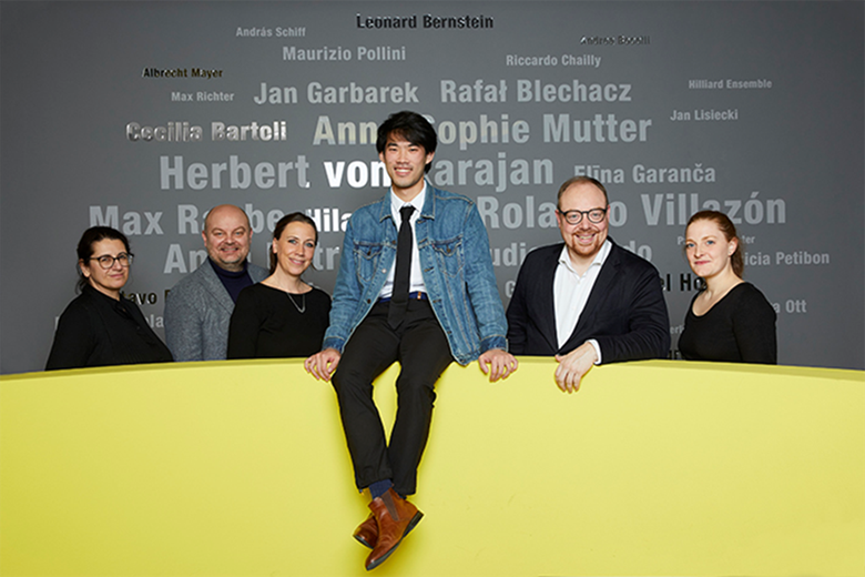 Bruce Liu and the DG team, including (second from right) DG President Clemens Trautmann (photo: Bernd Jaworek)