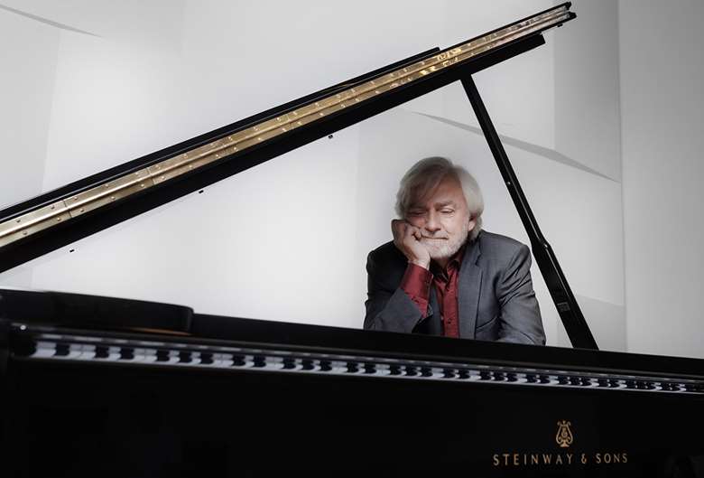 Krystian Zimerman, photographed with his favorite piano, in Basel (photo: BartekBarczyk.Art)