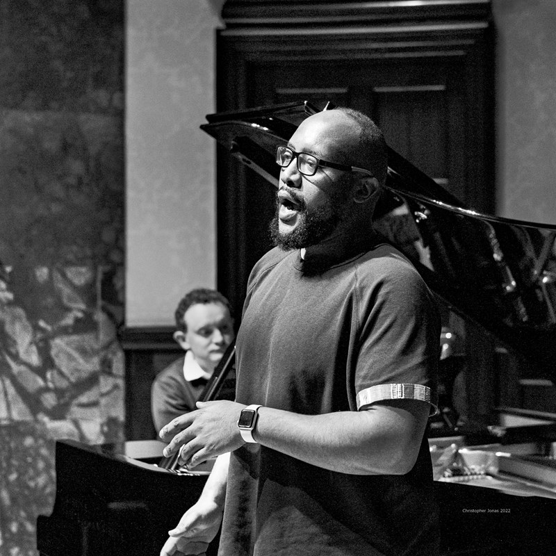 William Vann (piano) and Njabulo Madlala (baritone) rehearsing in February 2022.