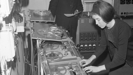 Delia Derbyshire works in the BBC studio