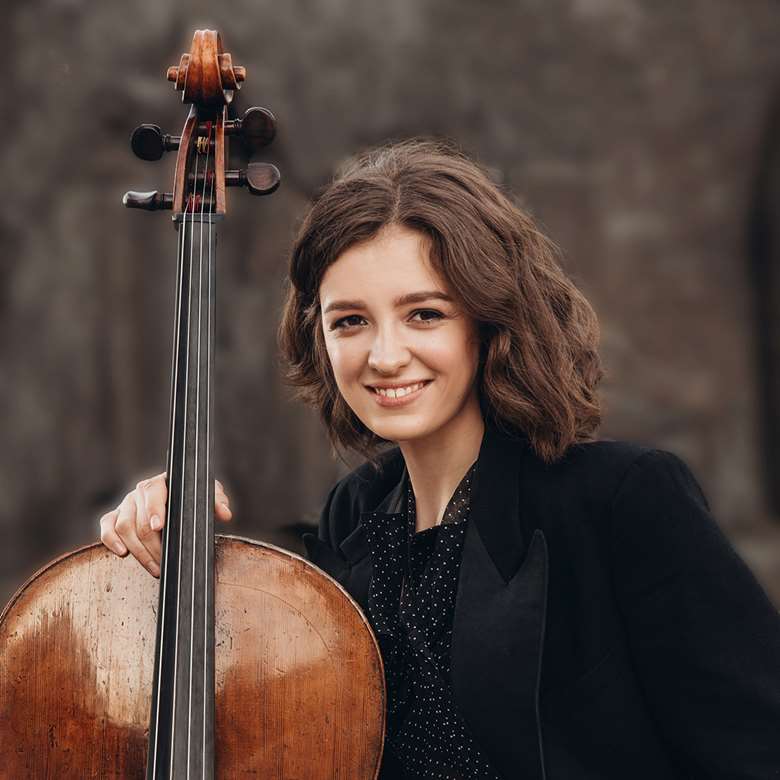 Cellist Anastasia Kobekina signs to Sony Classical (photo: Julia Altukhova)