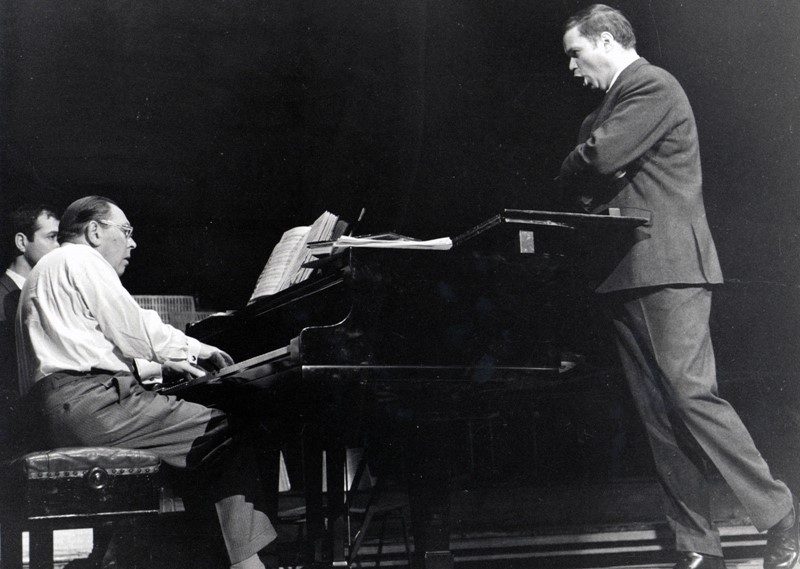 Gerald Moore accompanies Dietrich Fischer-Dieskau, 1967