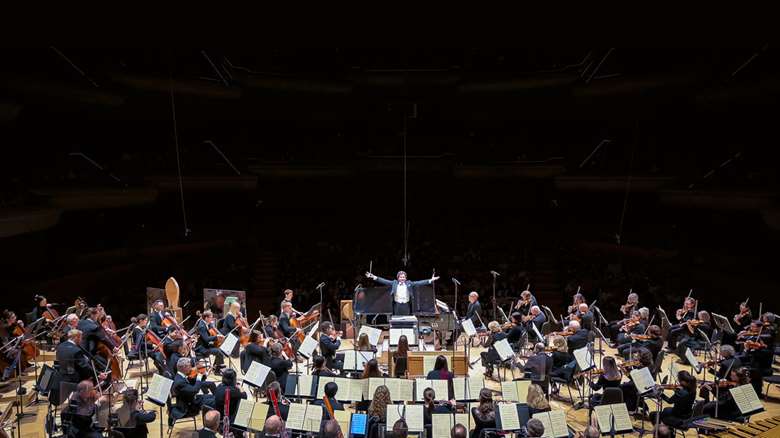 Gustavo Gimeno and his Toronto forces perform Olivier Messiaen's Turanglîla-Symphonie