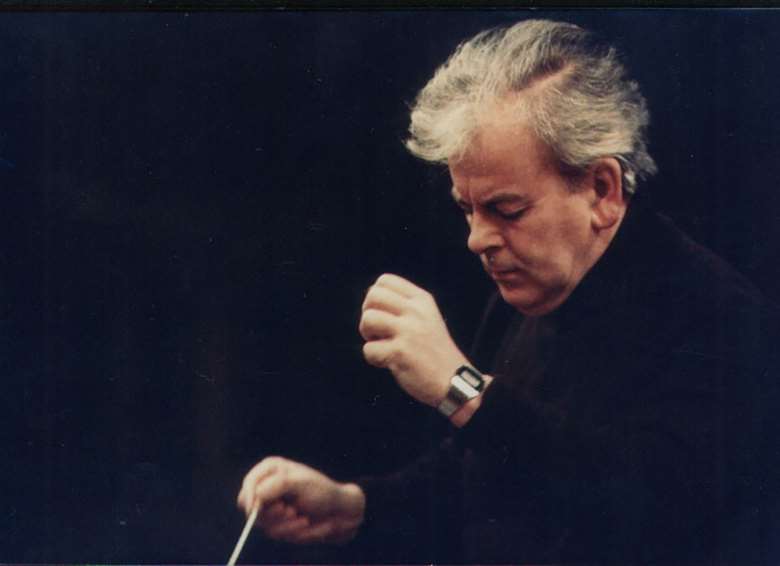 Conductor James Loughran (photo: Hallé)
