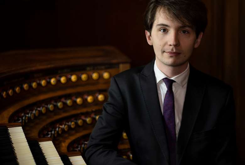 Organist Karol Mossakowski (Photo: Marie Rolland)
