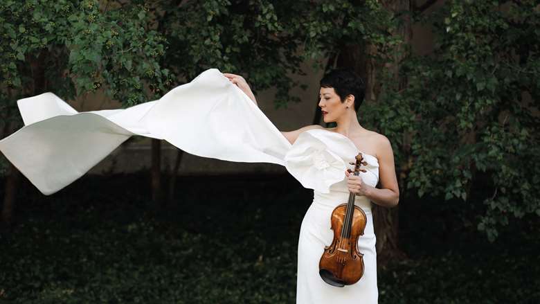 Anne Akiko Meyers (photography: Ayaka Sano)