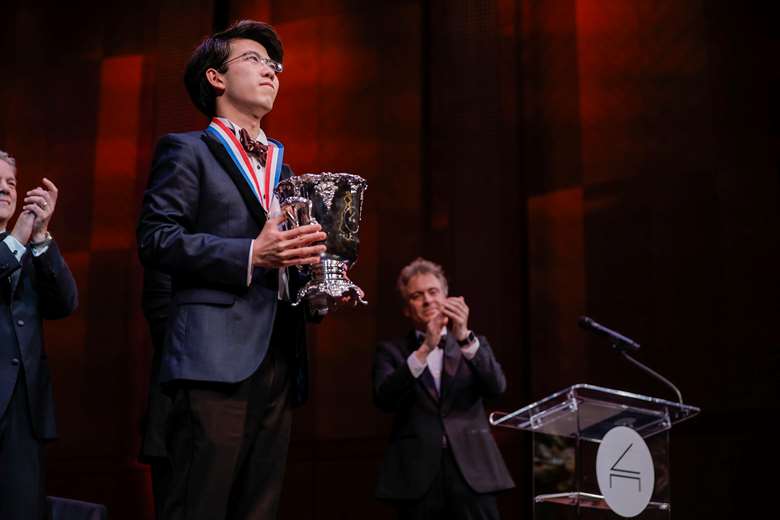 Artisto Sham accepts first prize (credit: Brandon Wade)