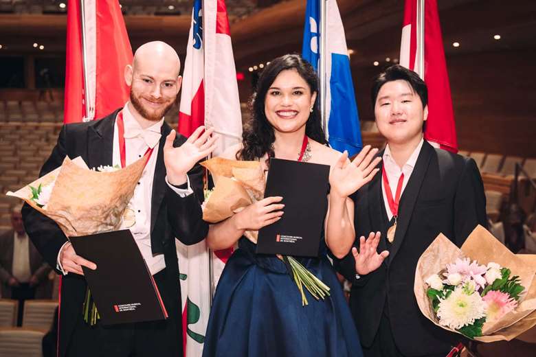Fleuranne Brockway (centre) with Theodore Platt (left) and Junho Hwang (right) (Photo: Tam Photography)